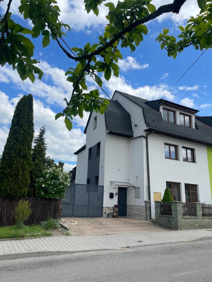 Apartment Dubnica Prejta 3 Dubnica nad Váhom Eksteriør billede